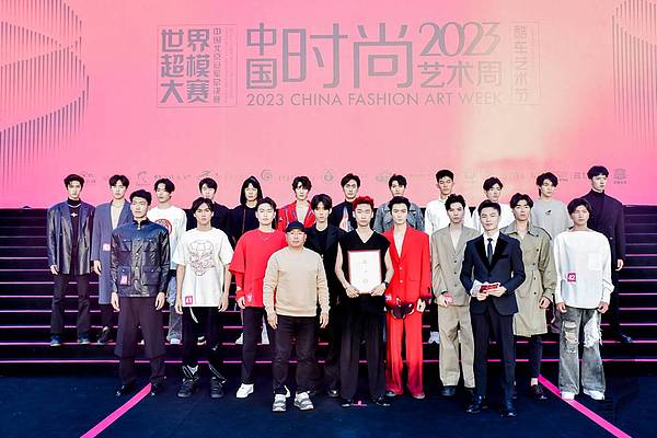 加密市场的财富密码：从比特币到山寨币的华丽转身